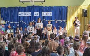Apel o Papieżu oraz Świąteczne życzenia Wielkanocne.  Nagrodzenie uczniów uczestniczących w konkursach.  (1)