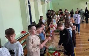 Uczniowie stworzyli Palmy Wielkanocne  (1)